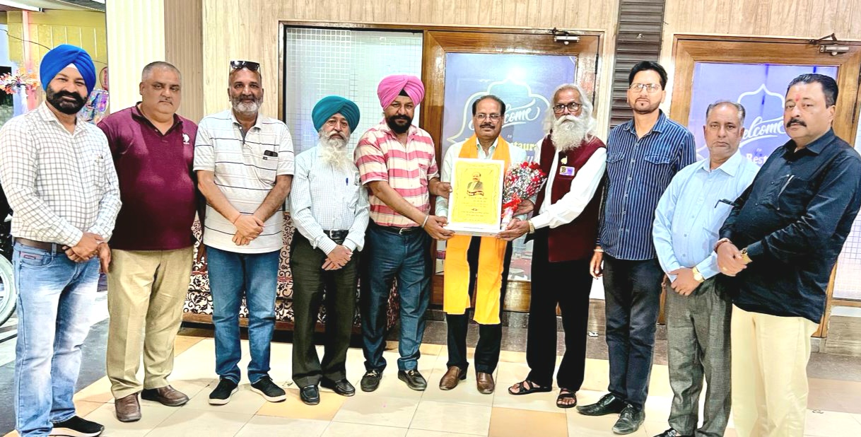 Dr. Naranjan Pal was honored by the journalist community on his retirement